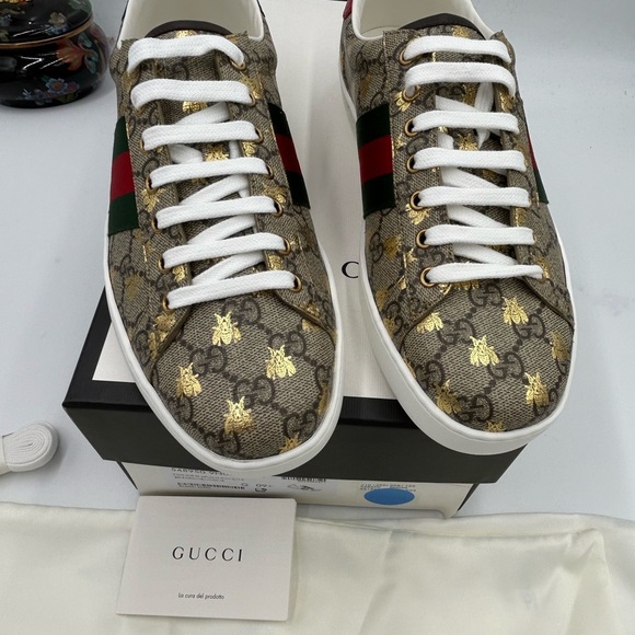 Men's Gucci, ace GG Supreme sneakers with bee detailing size 9.5 made in Italy - Picture 4 of 11